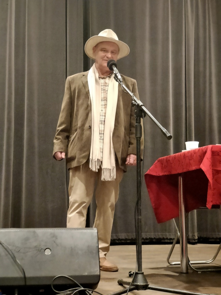 Wiosenny spektakl w Ostrołęckim Uniwersytecie Trzeciego Wieku [01.04.2026] - zdjęcie #40 - eOstroleka.pl