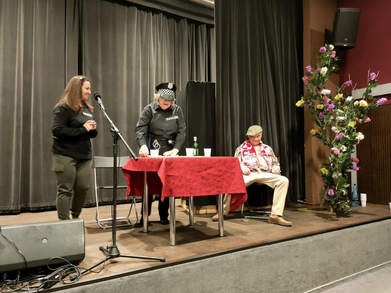 Wiosenny spektakl w Ostrołęckim Uniwersytecie Trzeciego Wieku [01.04.2026] - zdjęcie #36 - eOstroleka.pl