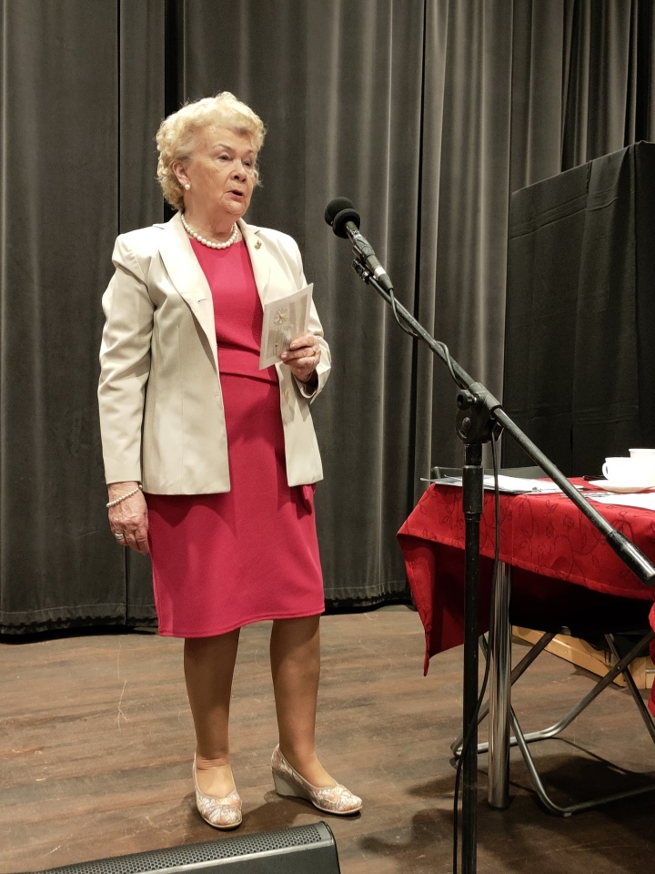 Wiosenny spektakl w Ostrołęckim Uniwersytecie Trzeciego Wieku [01.04.2026] - zdjęcie #29 - eOstroleka.pl