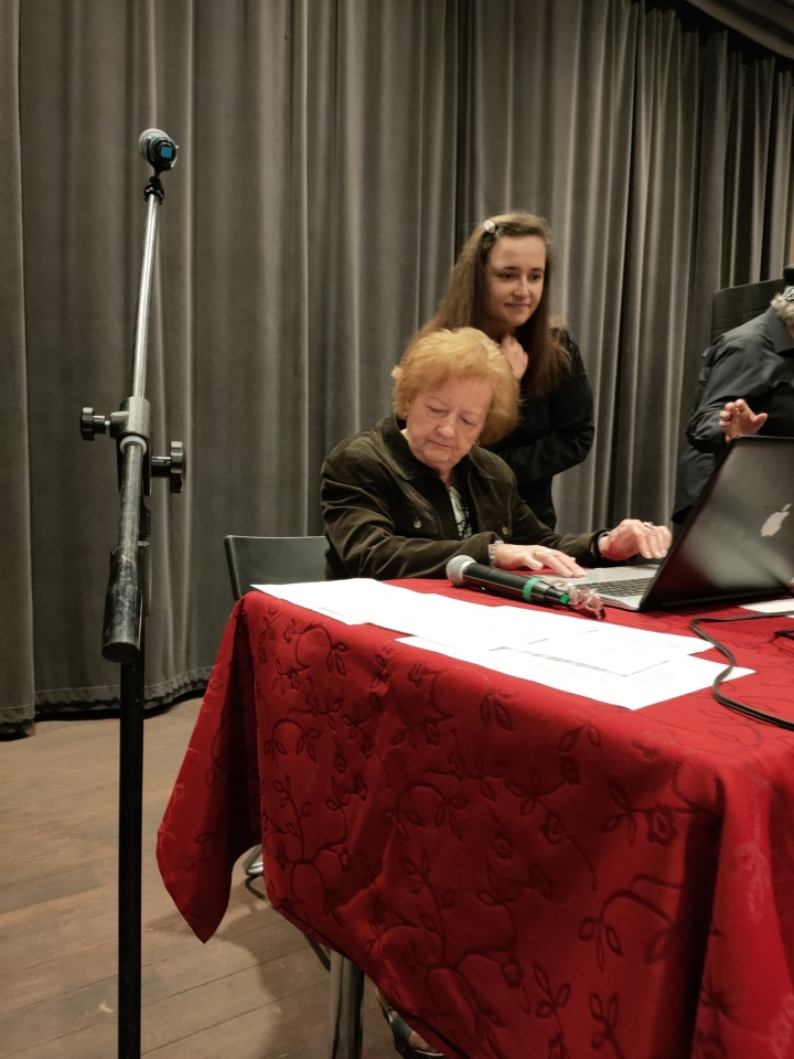 Wiosenny spektakl w Ostrołęckim Uniwersytecie Trzeciego Wieku [01.04.2026] - zdjęcie #28 - eOstroleka.pl