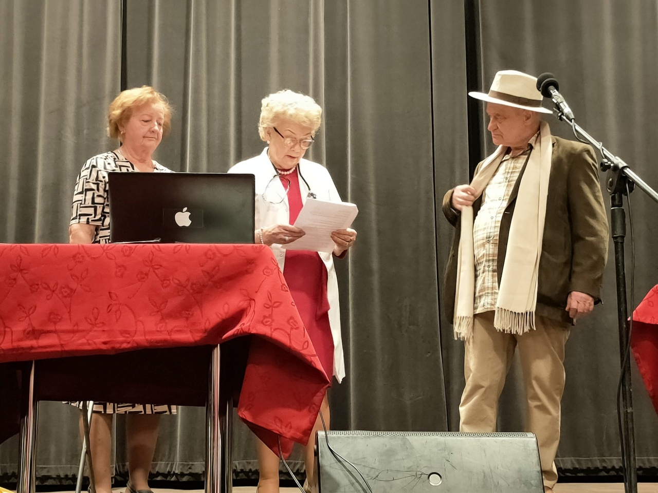 Wiosenny spektakl w Ostrołęckim Uniwersytecie Trzeciego Wieku [01.04.2026] - zdjęcie #25 - eOstroleka.pl