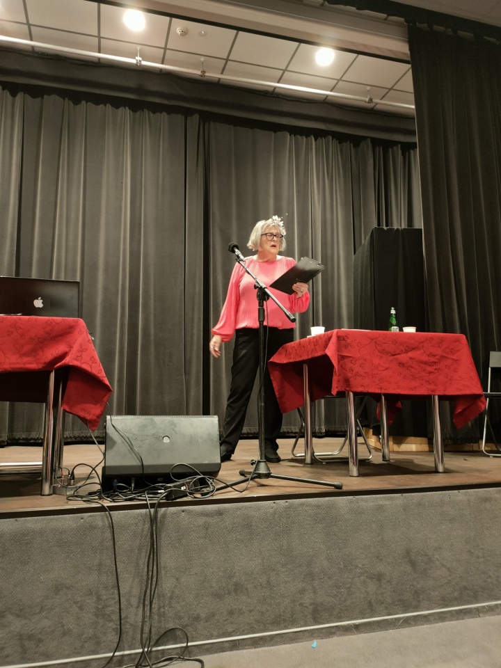 Wiosenny spektakl w Ostrołęckim Uniwersytecie Trzeciego Wieku [01.04.2026] - zdjęcie #22 - eOstroleka.pl