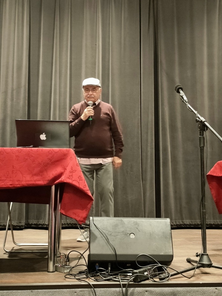 Wiosenny spektakl w Ostrołęckim Uniwersytecie Trzeciego Wieku [01.04.2026] - zdjęcie #19 - eOstroleka.pl