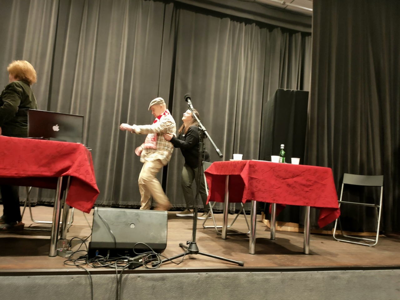 Wiosenny spektakl w Ostrołęckim Uniwersytecie Trzeciego Wieku [01.04.2026] - zdjęcie #18 - eOstroleka.pl