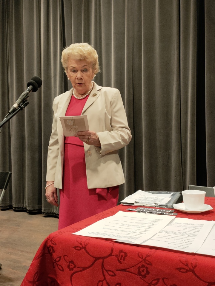 Wiosenny spektakl w Ostrołęckim Uniwersytecie Trzeciego Wieku [01.04.2026] - zdjęcie #15 - eOstroleka.pl
