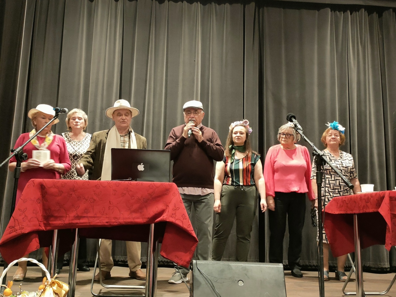 Wiosenny spektakl w Ostrołęckim Uniwersytecie Trzeciego Wieku [01.04.2026] - zdjęcie #10 - eOstroleka.pl