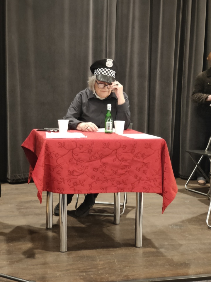 Wiosenny spektakl w Ostrołęckim Uniwersytecie Trzeciego Wieku [01.04.2026] - zdjęcie #6 - eOstroleka.pl