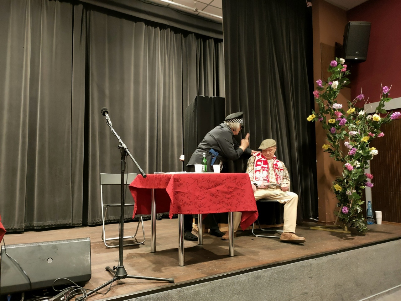 Wiosenny spektakl w Ostrołęckim Uniwersytecie Trzeciego Wieku [01.04.2026] - zdjęcie #5 - eOstroleka.pl