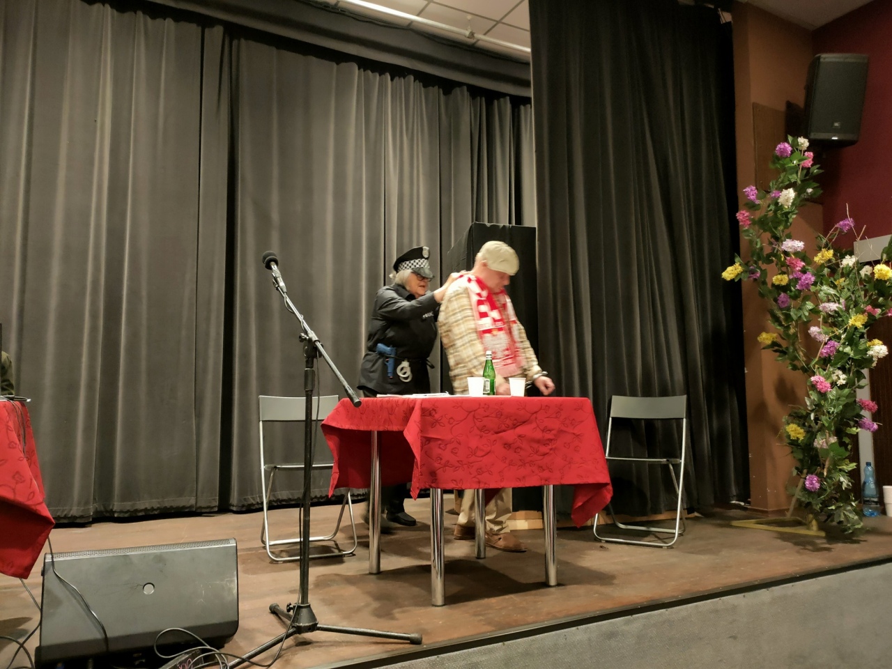 Wiosenny spektakl w Ostrołęckim Uniwersytecie Trzeciego Wieku [01.04.2026] - zdjęcie #4 - eOstroleka.pl