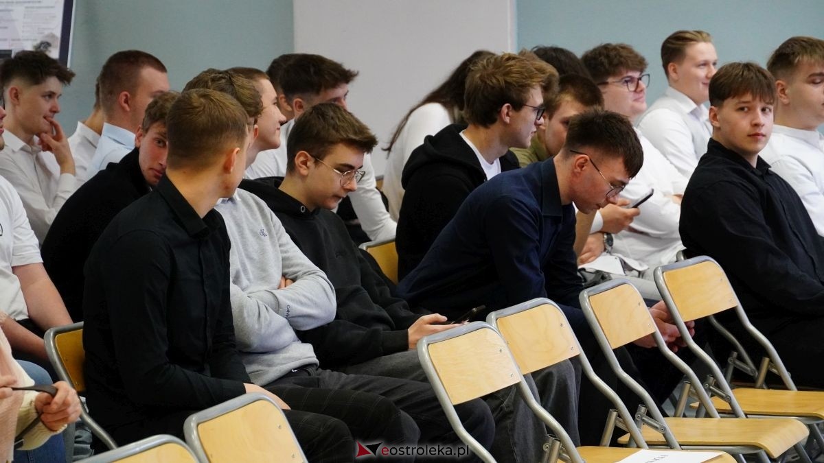 Zakończenie 3. edycji projektu Międzypokoleniowe Pasje w Zespole Szkół Zawodowych nr 1 [09.04.2026] - zdjęcie #97 - eOstroleka.pl