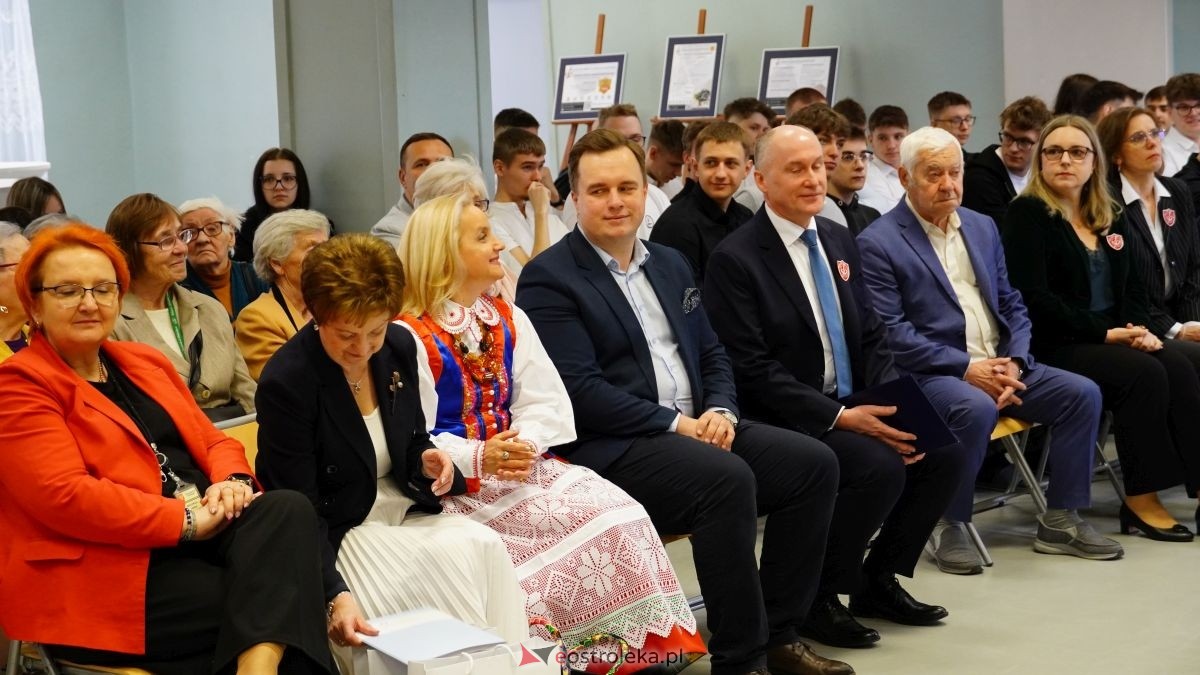 Zakończenie 3. edycji projektu Międzypokoleniowe Pasje w Zespole Szkół Zawodowych nr 1 [09.04.2026] - zdjęcie #77 - eOstroleka.pl