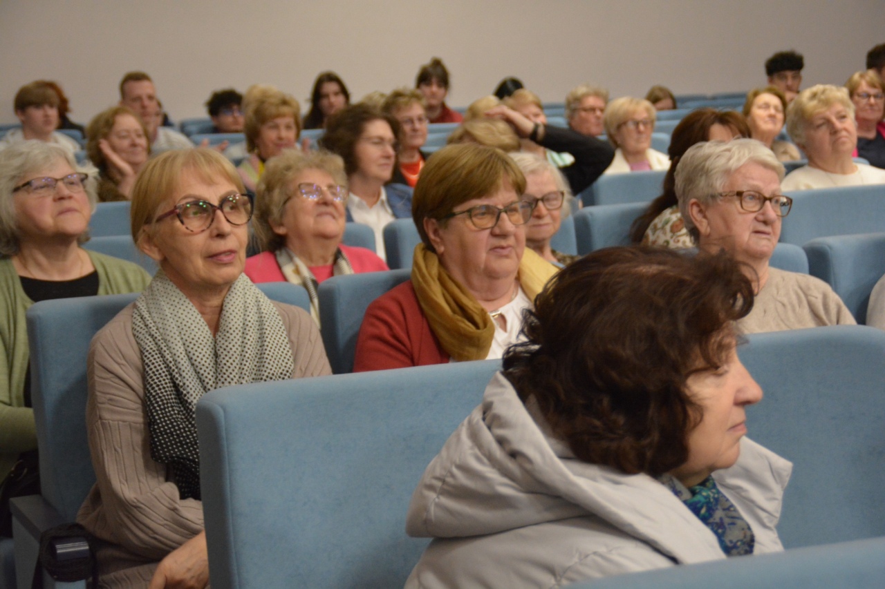 “Kobiety na trzech kontynentach” - wykład Uniwersytetu Trzeciego Wieku w Kadzidle [09.04.2026] - zdjęcie #16 - eOstroleka.pl