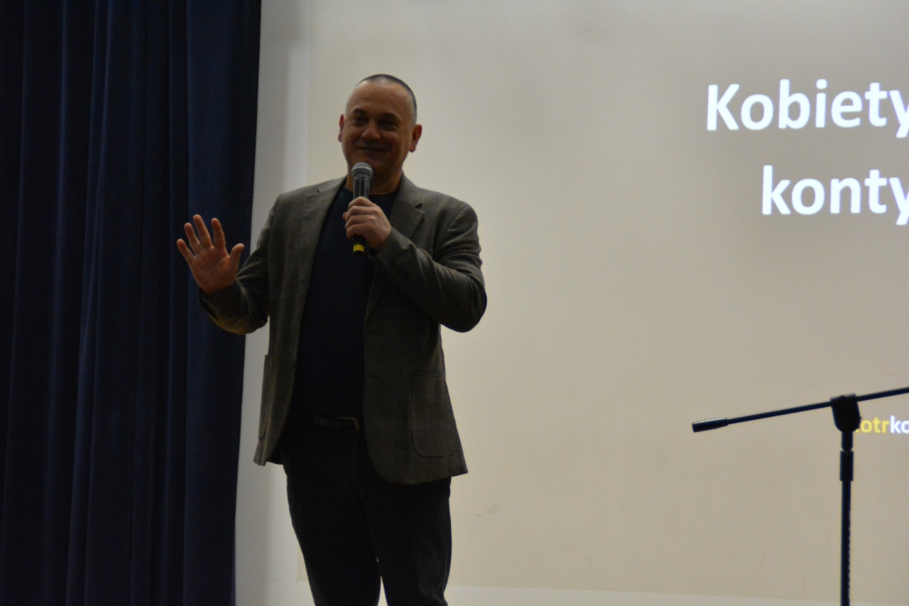 “Kobiety na trzech kontynentach” - wykład Uniwersytetu Trzeciego Wieku w Kadzidle [09.04.2026] - zdjęcie #12 - eOstroleka.pl