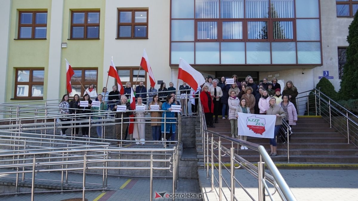 Protest pracowników ZUS trwa. Popieram Ostrołęka [10.04.2026] - zdjęcie #3 - eOstroleka.pl