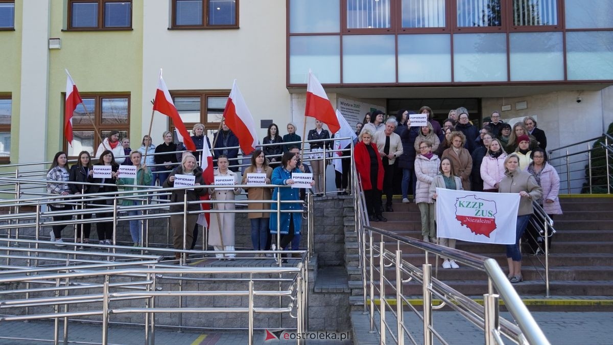 Protest pracowników ZUS trwa. Popieram Ostrołęka [10.04.2026] - zdjęcie #2 - eOstroleka.pl