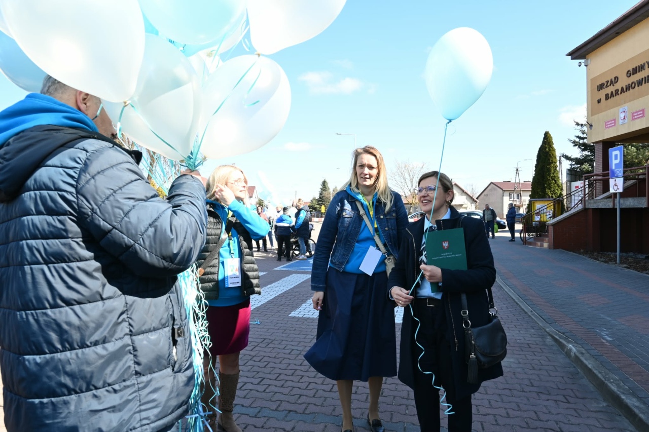 Niebieski Marsz w Baranowie w ramach Światowego Dnia Świadomości Autyzmu [10.04.2026] - zdjęcie #12 - eOstroleka.pl