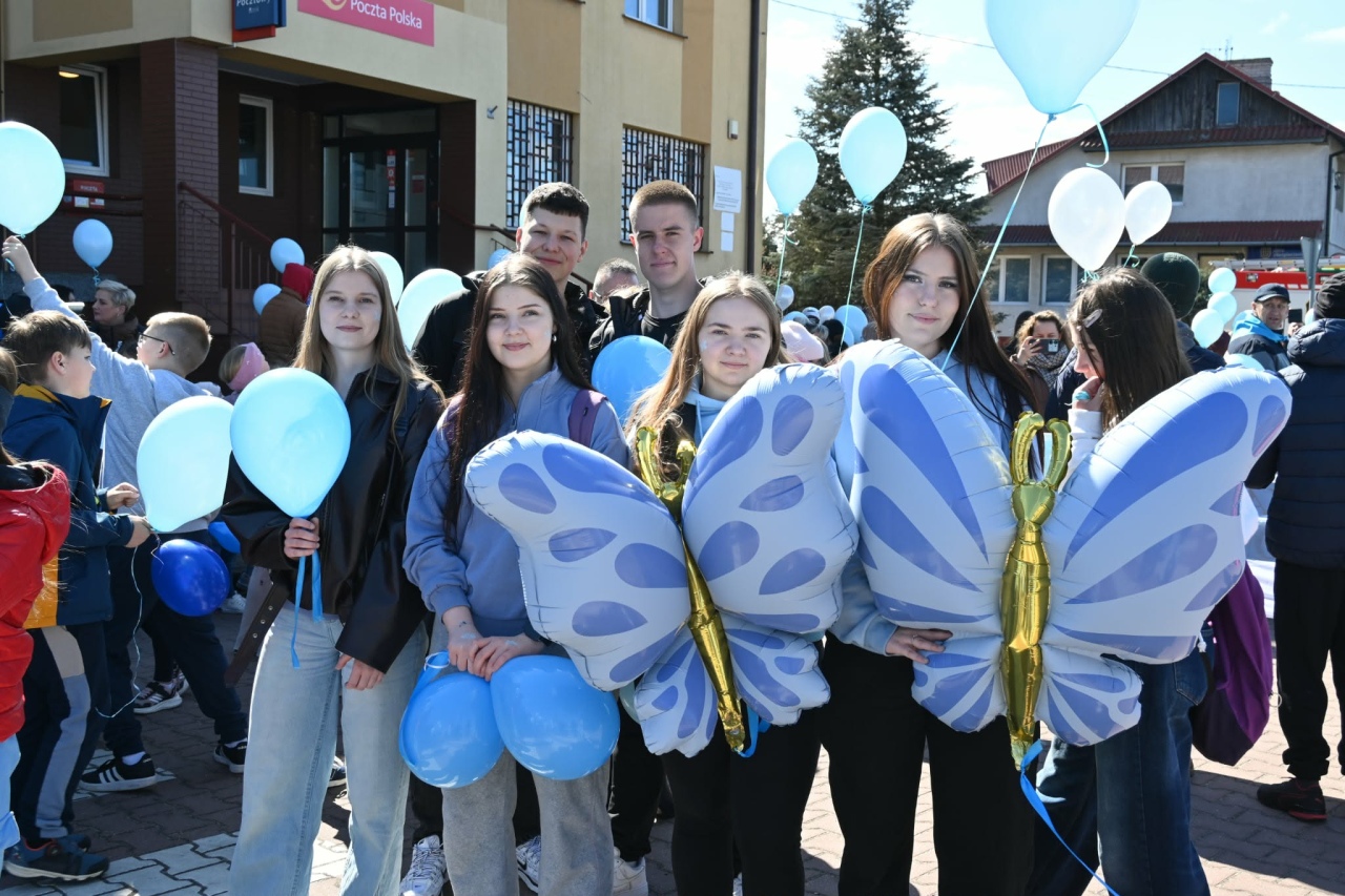 Niebieski Marsz w Baranowie w ramach Światowego Dnia Świadomości Autyzmu [10.04.2026] - zdjęcie #11 - eOstroleka.pl