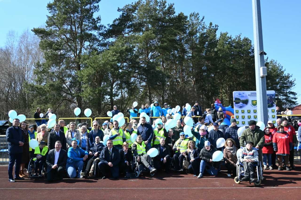 Niebieski Marsz w Baranowie w ramach Światowego Dnia Świadomości Autyzmu [10.04.2026] - zdjęcie #10 - eOstroleka.pl