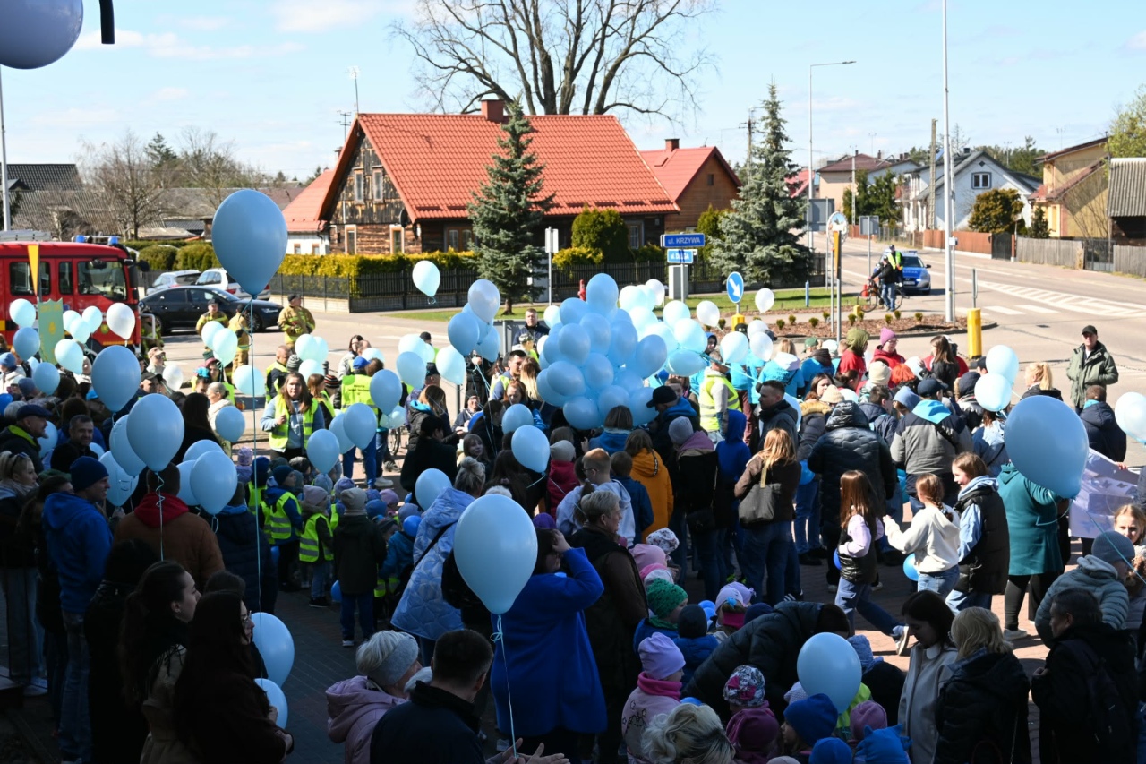 Niebieski Marsz w Baranowie w ramach Światowego Dnia Świadomości Autyzmu [10.04.2026] - zdjęcie #9 - eOstroleka.pl