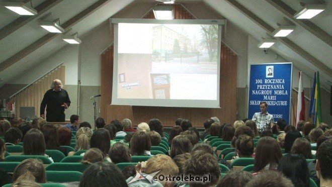 Gala w ZSZ nr 4: Podsumowanie konkursu wiedzy o Marii Skłodowskiej-Curie [25.11.2011] - zdjęcie #7 - eOstroleka.pl