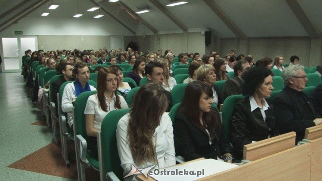 Gala w ZSZ nr 4: Podsumowanie konkursu wiedzy o Marii Skłodowskiej-Curie [25.11.2011] - zdjęcie #13 - eOstroleka.pl
