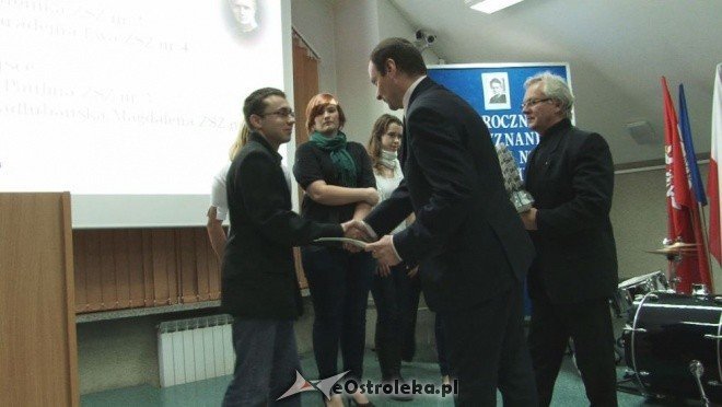 Gala w ZSZ nr 4: Podsumowanie konkursu wiedzy o Marii Skłodowskiej-Curie [25.11.2011] - zdjęcie #9 - eOstroleka.pl