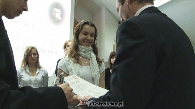 Gala w ZSZ nr 4: Podsumowanie konkursu wiedzy o Marii Skłodowskiej-Curie [25.11.2011] - zdjęcie #8 - eOstroleka.pl