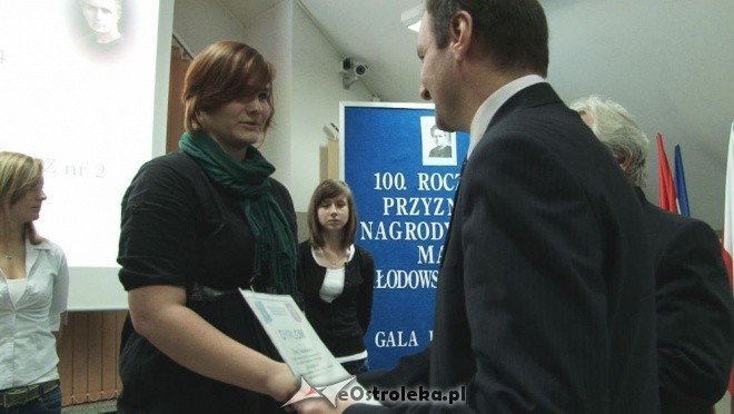 Gala w ZSZ nr 4: Podsumowanie konkursu wiedzy o Marii Skłodowskiej-Curie [25.11.2011] - zdjęcie #7 - eOstroleka.pl
