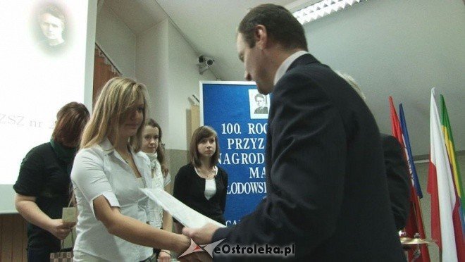 Gala w ZSZ nr 4: Podsumowanie konkursu wiedzy o Marii Skłodowskiej-Curie [25.11.2011] - zdjęcie #6 - eOstroleka.pl