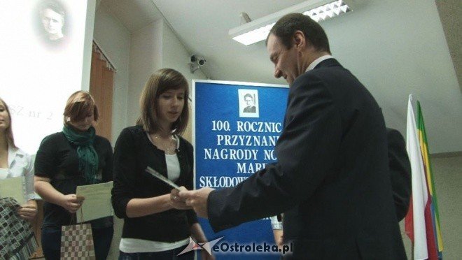 Gala w ZSZ nr 4: Podsumowanie konkursu wiedzy o Marii Skłodowskiej-Curie [25.11.2011] - zdjęcie #5 - eOstroleka.pl