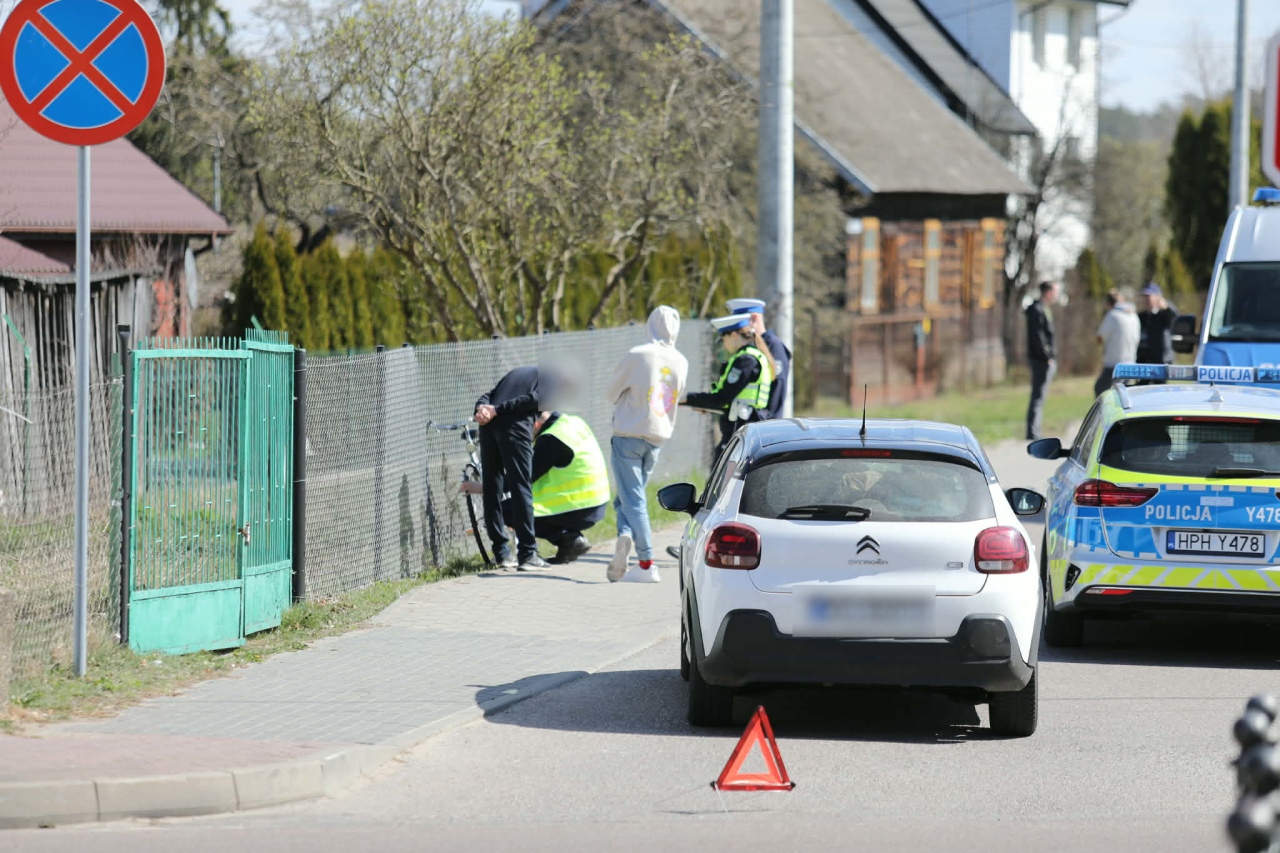 Kolizja z rowerzystą w Kadzidle [11.04.2026] - zdjęcie #7 - eOstroleka.pl
