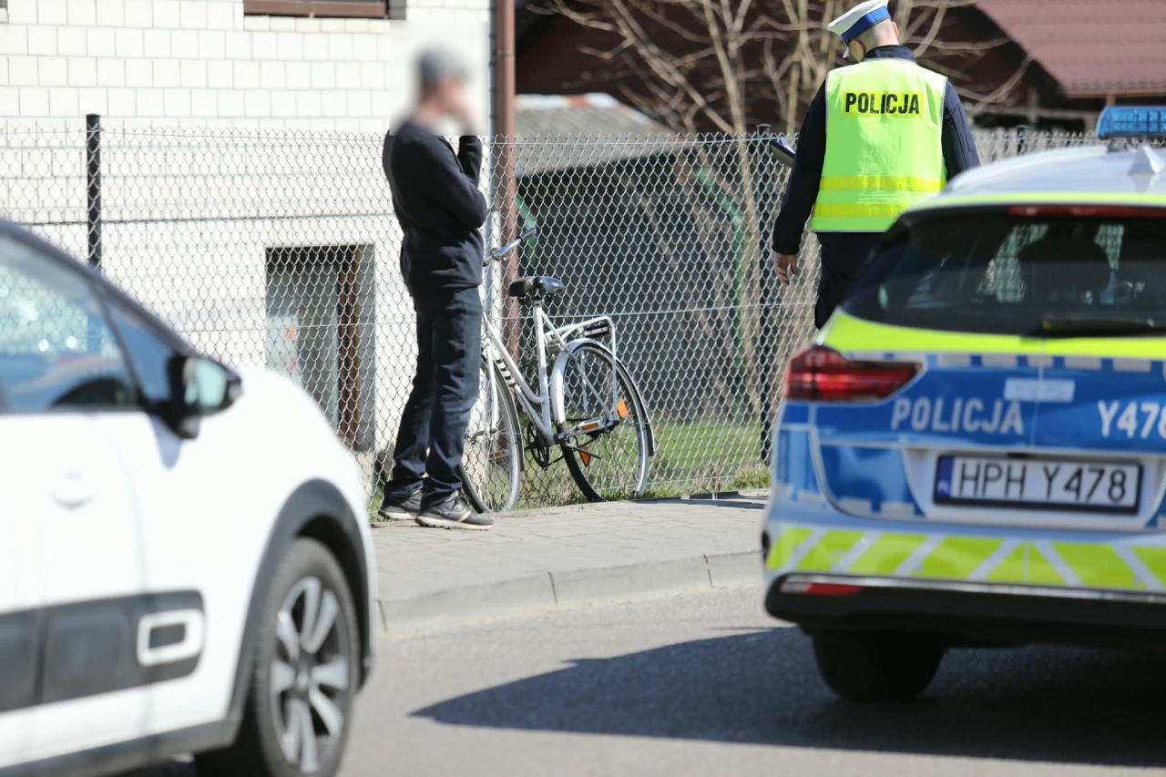 Kolizja z rowerzystą w Kadzidle [11.04.2026] - zdjęcie #5 - eOstroleka.pl