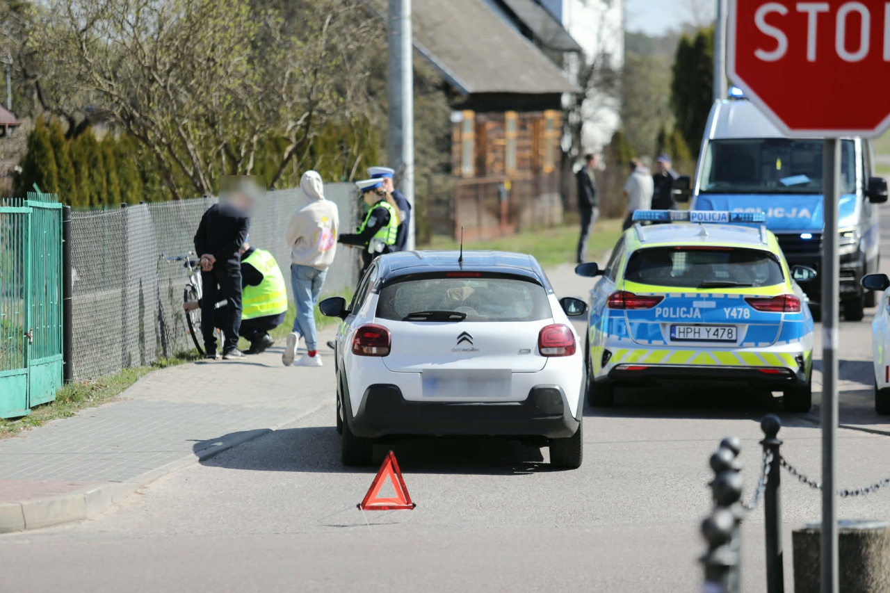 Kolizja z rowerzystą w Kadzidle [11.04.2026] - zdjęcie #2 - eOstroleka.pl