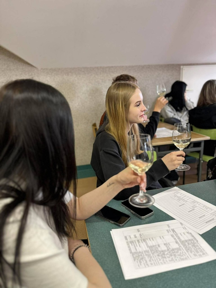 Warsztaty sommelierskie w ZSZ nr 4 w Ostrołęce - zdjęcie #4 - eOstroleka.pl