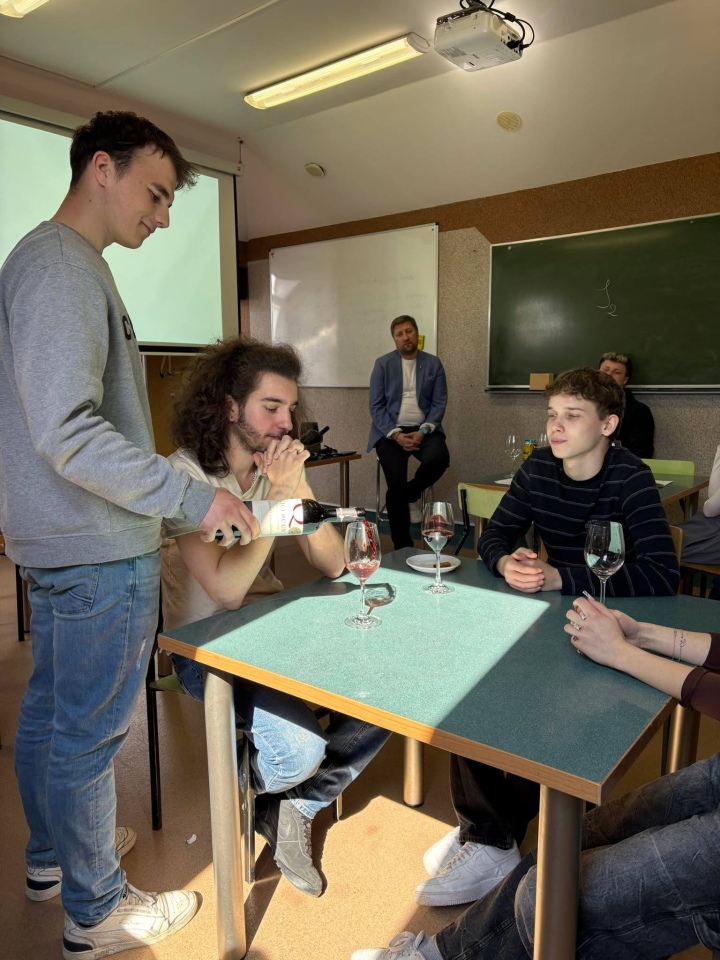 Warsztaty sommelierskie w ZSZ nr 4 w Ostrołęce - zdjęcie #1 - eOstroleka.pl
