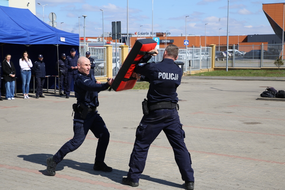 Dzień otwarty w Komendzie Miejskiej Policji w Ostrołęce [13.04.2026] - zdjęcie #10 - eOstroleka.pl