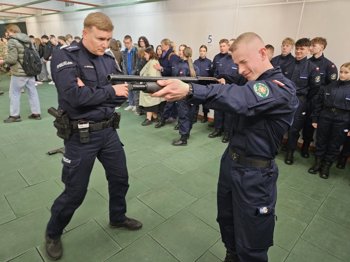 Dzień otwarty w Komendzie Miejskiej Policji w Ostrołęce [13.04.2026] - zdjęcie #6 - eOstroleka.pl