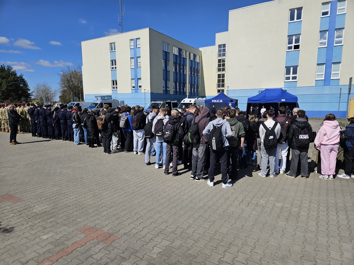 Dzień otwarty w Komendzie Miejskiej Policji w Ostrołęce [13.04.2026] - zdjęcie #3 - eOstroleka.pl