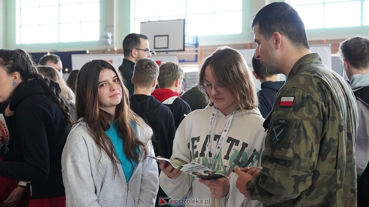 II Forum Edukacji i Rynku Pracy Powiatu Ostrołęckiego [13.04.2026] - zdjęcie #9 - eOstroleka.pl