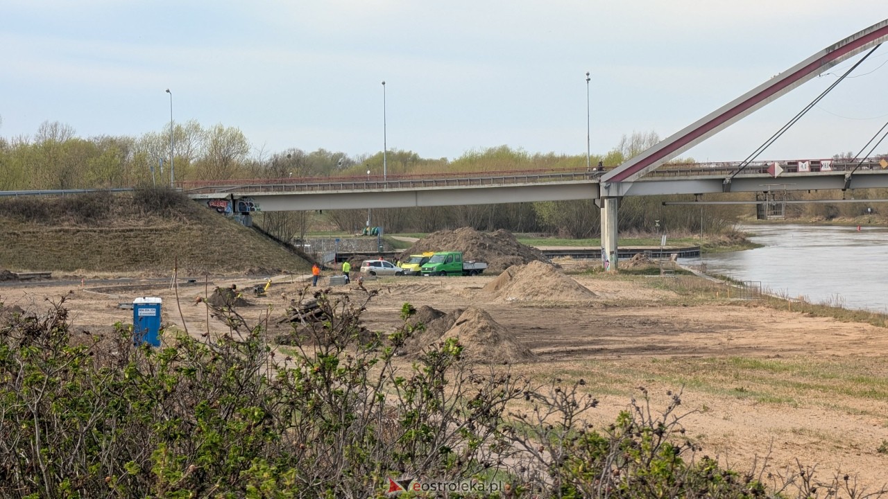 Zagospodarowanie nabrzeża Narwi - postęp prac z kwietnia 2026 [14.04.2026] - zdjęcie #7 - eOstroleka.pl