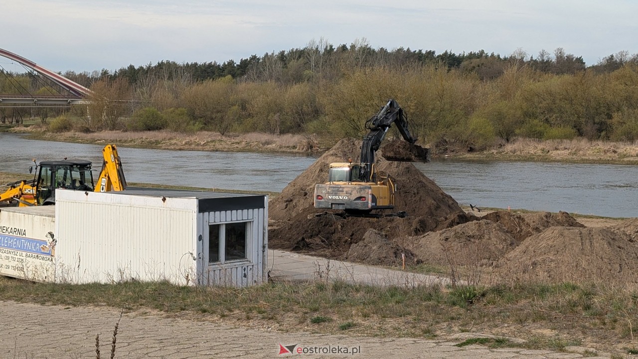 Zagospodarowanie nabrzeża Narwi - postęp prac z kwietnia 2026 [14.04.2026] - zdjęcie #5 - eOstroleka.pl