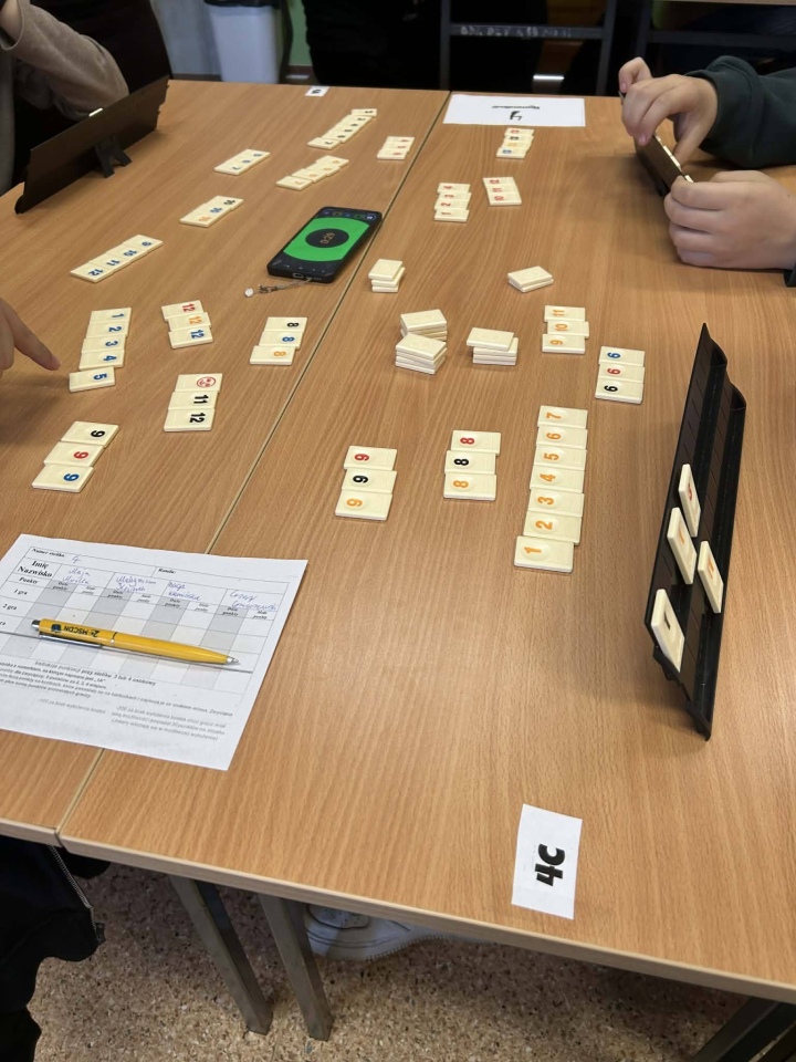 I Międzyszkolny Turniej Rummikub w Ostrołęce [14.04.2026] - zdjęcie #15 - eOstroleka.pl