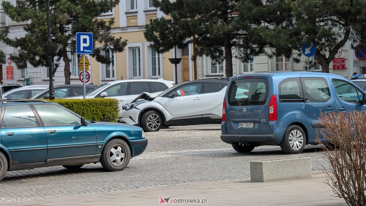 Wypadek na Placu Bema w Ostrołęce [14.04.2026] - zdjęcie #9 - eOstroleka.pl