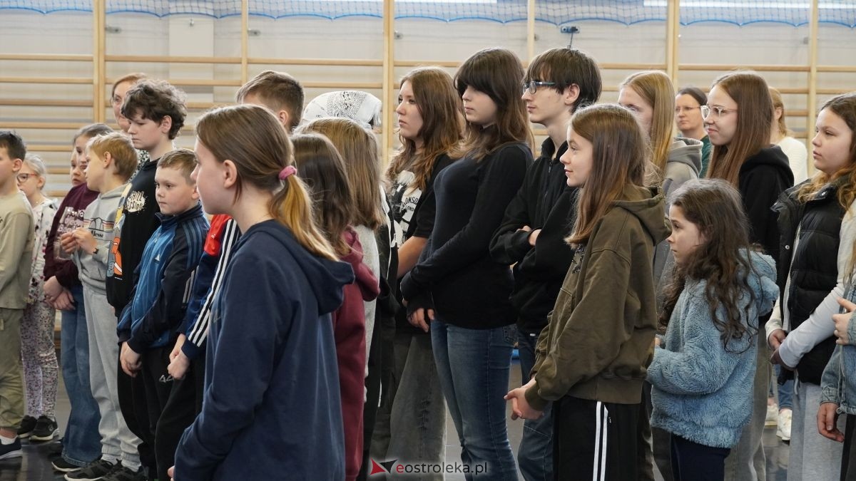 Uczniowie ze Szkoły Podstawowej w Antoniach wzięli udział w kampanii „Jesteś widoczny, jesteś bezpieczny” [15.04.2026] - zdjęcie #41 - eOstroleka.pl