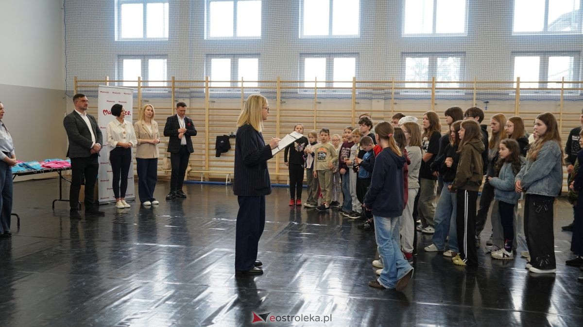 Uczniowie ze Szkoły Podstawowej w Antoniach wzięli udział w kampanii „Jesteś widoczny, jesteś bezpieczny” [15.04.2026] - zdjęcie #40 - eOstroleka.pl