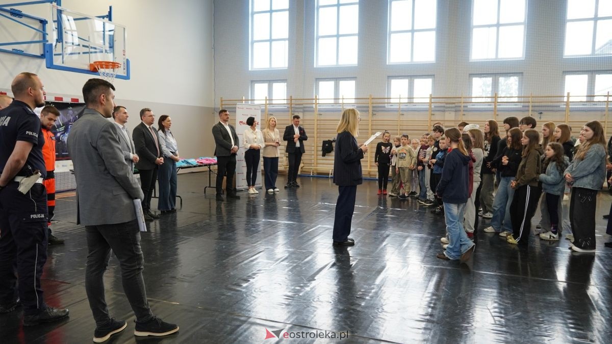 Uczniowie ze Szkoły Podstawowej w Antoniach wzięli udział w kampanii „Jesteś widoczny, jesteś bezpieczny” [15.04.2026] - zdjęcie #39 - eOstroleka.pl
