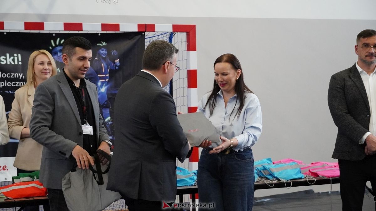 Uczniowie ze Szkoły Podstawowej w Antoniach wzięli udział w kampanii „Jesteś widoczny, jesteś bezpieczny” [15.04.2026] - zdjęcie #38 - eOstroleka.pl