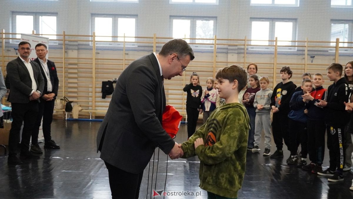 Uczniowie ze Szkoły Podstawowej w Antoniach wzięli udział w kampanii „Jesteś widoczny, jesteś bezpieczny” [15.04.2026] - zdjęcie #33 - eOstroleka.pl