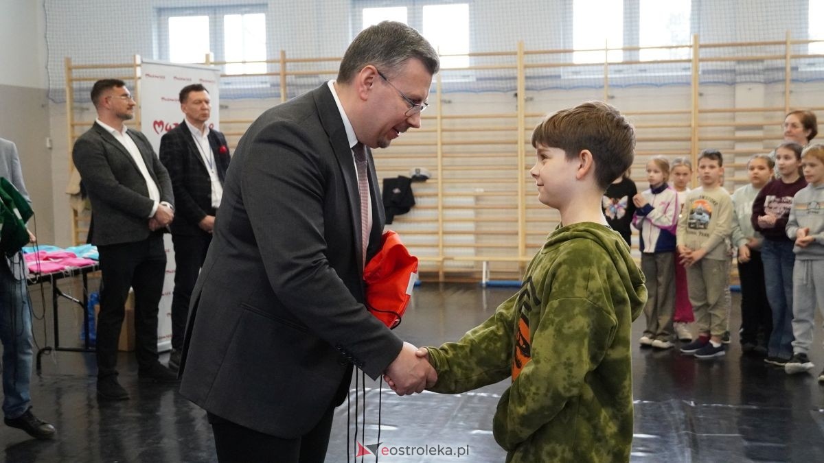 Uczniowie ze Szkoły Podstawowej w Antoniach wzięli udział w kampanii „Jesteś widoczny, jesteś bezpieczny” [15.04.2026] - zdjęcie #32 - eOstroleka.pl