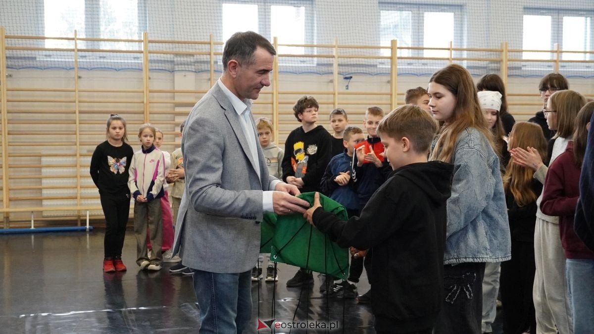 Uczniowie ze Szkoły Podstawowej w Antoniach wzięli udział w kampanii „Jesteś widoczny, jesteś bezpieczny” [15.04.2026] - zdjęcie #31 - eOstroleka.pl